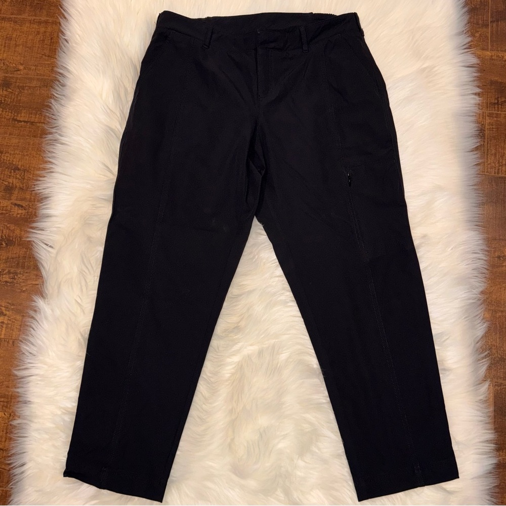 Ladies black Travel Pants, size 6, by Kirkland Signature.